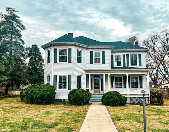 903 Broad St Altavista, VA 24517