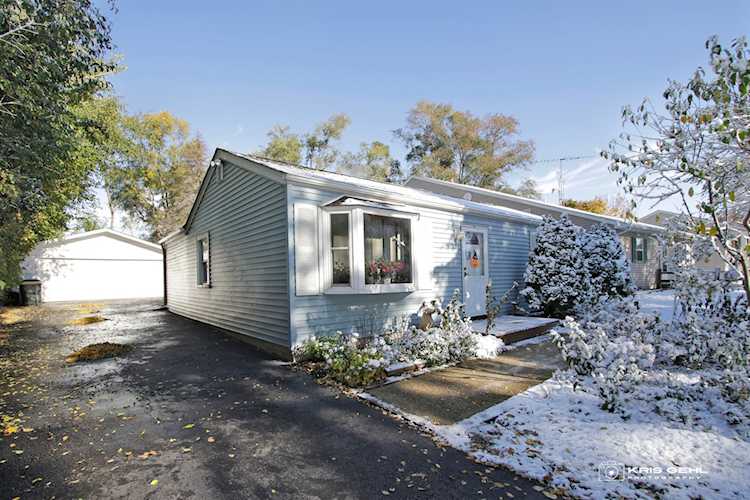 234 Hickory Ln Antioch, IL 60002