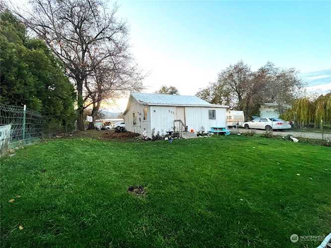 522 Edmonds St Omak, WA 98841