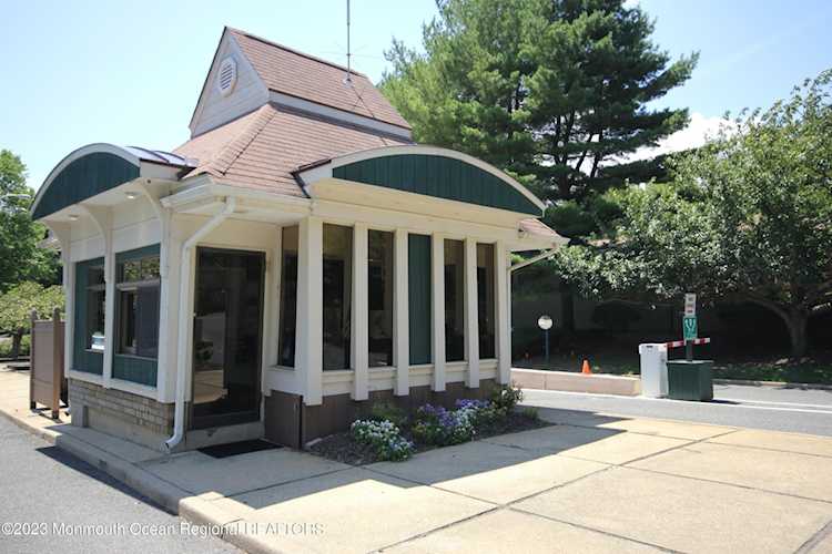 33 Lexington Ct Red Bank, NJ 07701 | MLS 22326165 Photo 1