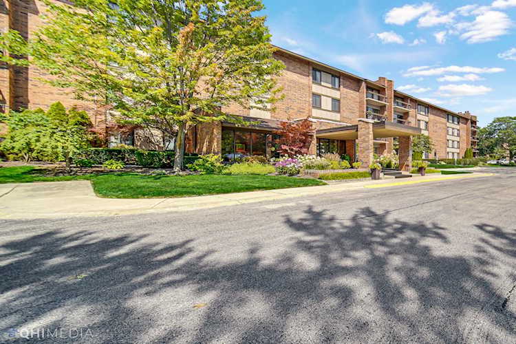201 Lake Hinsdale Dr #304 Willowbrook, IL 60527