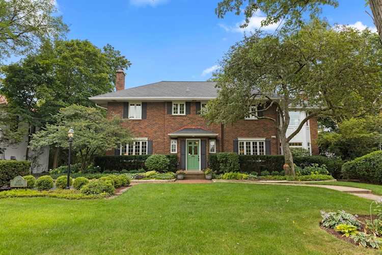 571 Hill Ave Glen Ellyn, IL 60137