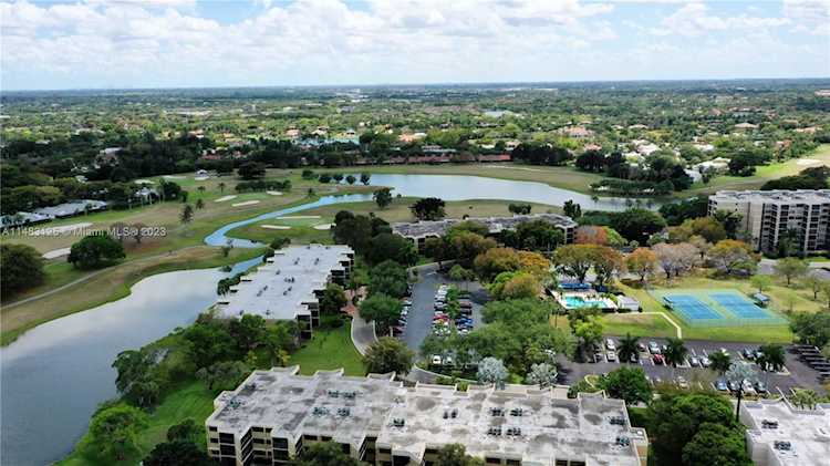 16100 Golf Club Rd #112 Weston, FL 33326