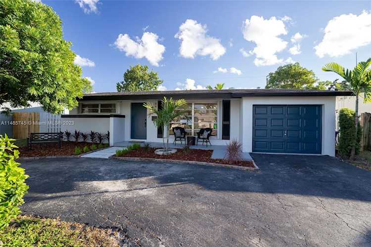 8410 NW 25th Ct Sunrise, FL 33322