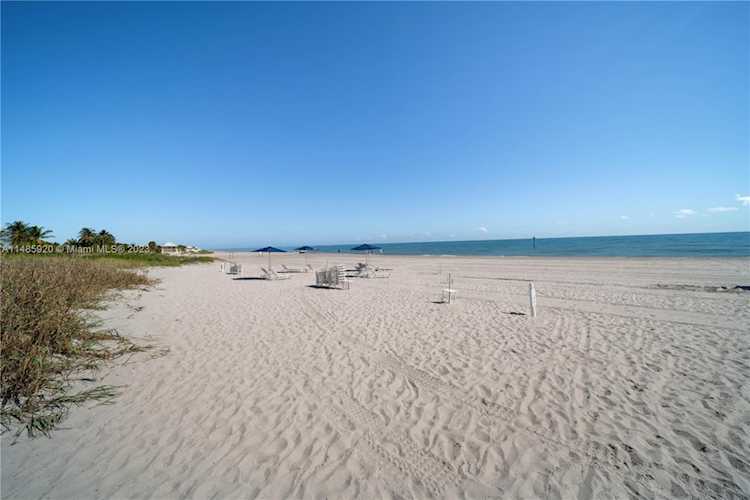 155 Ocean Lane Dr #702 Key Biscayne, FL 33149