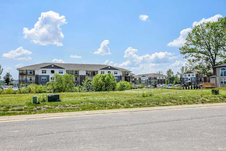 8635 Pebble Creek Drive Newburgh, IN 47630