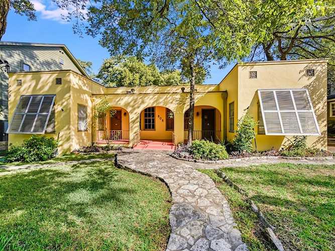 808 E 30th ST Austin, TX 78705