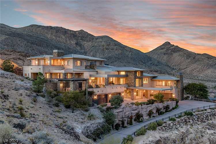 5 Promontory Pointe Ln Las Vegas, NV 89135