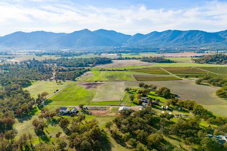 662 McDonough Rd Gold Hill, OR 97525