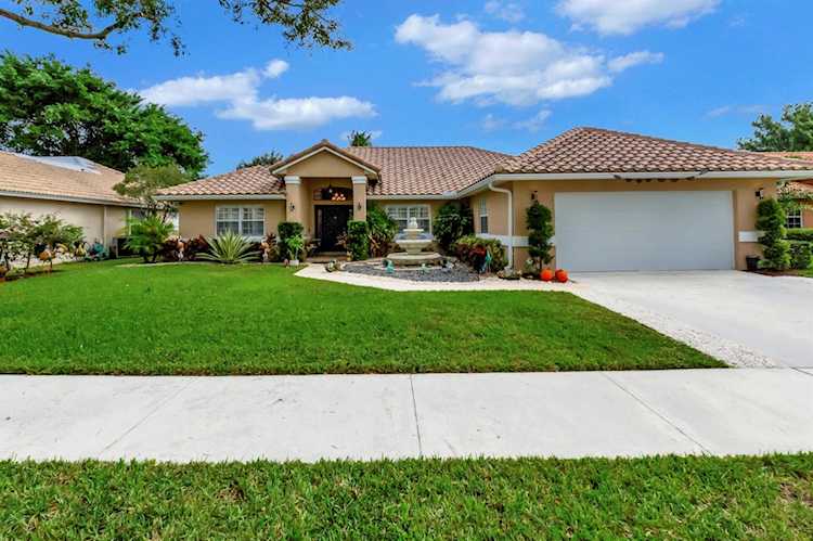 1435 E Lancewood Place Delray Beach, FL 33445