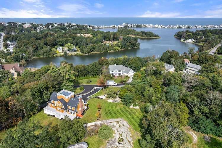 10 Ocean Ledge Dr Cohasset, MA 02025