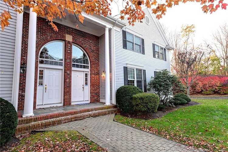 8 Village Dr #8 Trumbull, CT 06611