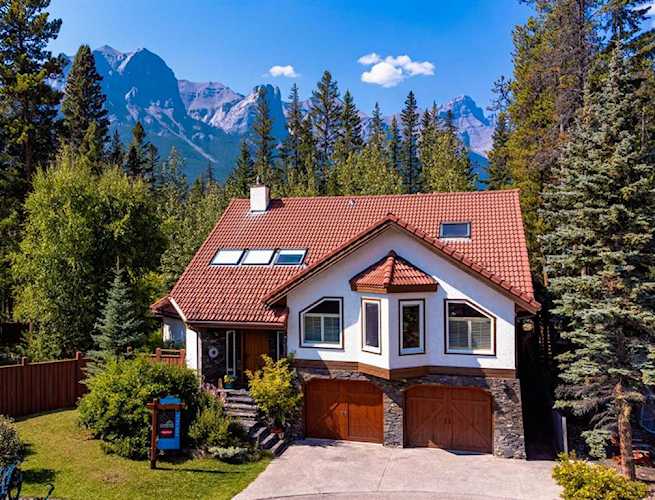 7 Woodside Ln Canmore, AB T1W 1T1