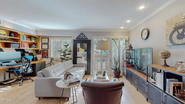 2700 E Cahuenga Blvd #1204 Los Angeles, CA 90068