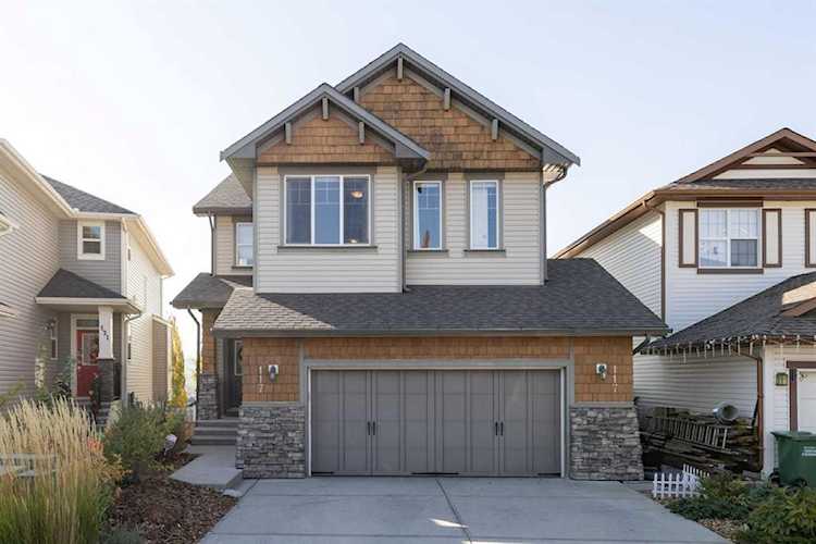 117 Heritage Bay Cochrane, AB T4C 0L5