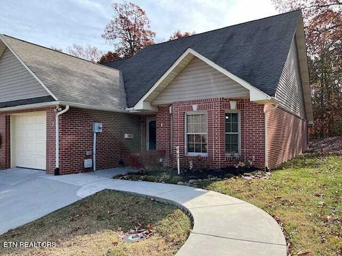 137 Pinewood Dr Lenoir City, TN 37771