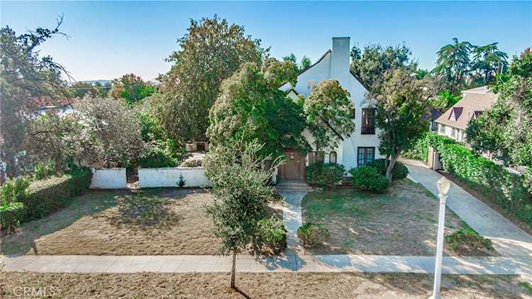 2384 E Orange Grove Blvd Pasadena, CA 91104
