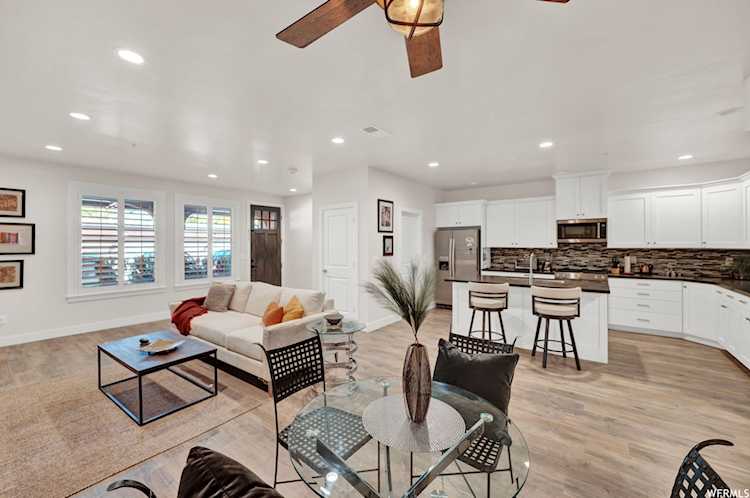 2369 E Murray Holladay Rd S Holladay, UT 84117