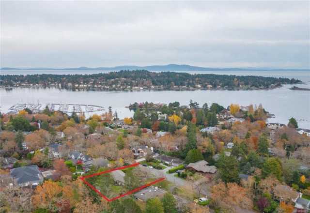3240 Norfolk Rd Oak Bay, BC V8R 6H4