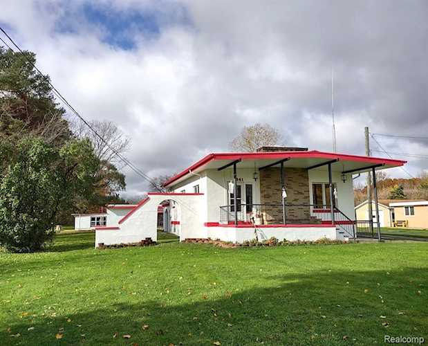 341 Pickford Rd Kimball Twp, MI 48074