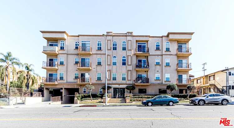 956 S Wilton Place #203 Los Angeles, CA 90019