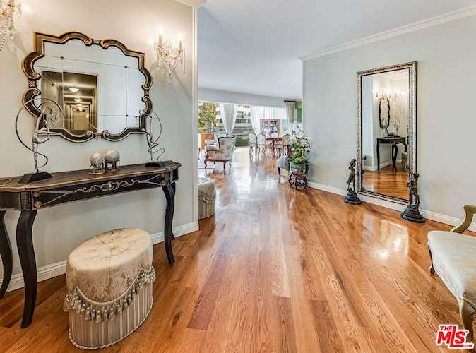 10450 Wilshire Blvd #5E Los Angeles, CA 90024