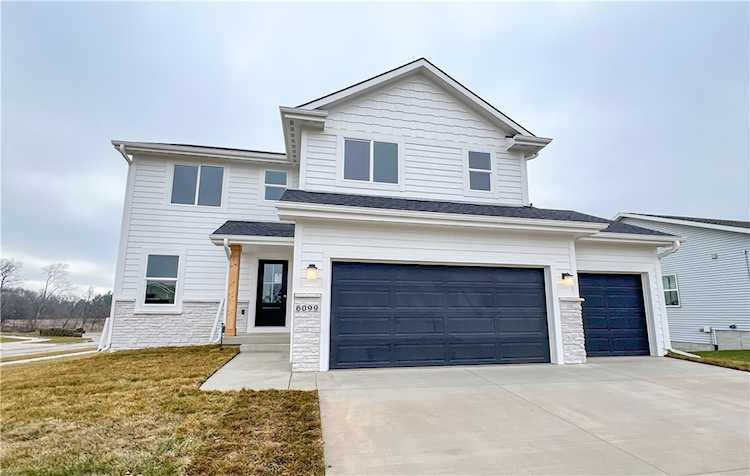 6099 Gladbury Ct Pleasant Hill, IA 50327