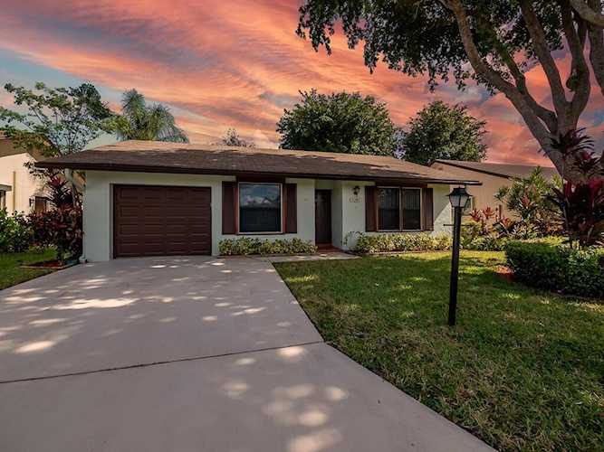 6283 Tall Cypress Circle Greenacres, FL 33463