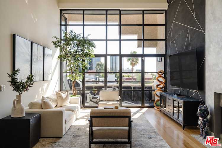11636 Montana Ave #309 Los Angeles, CA 90049