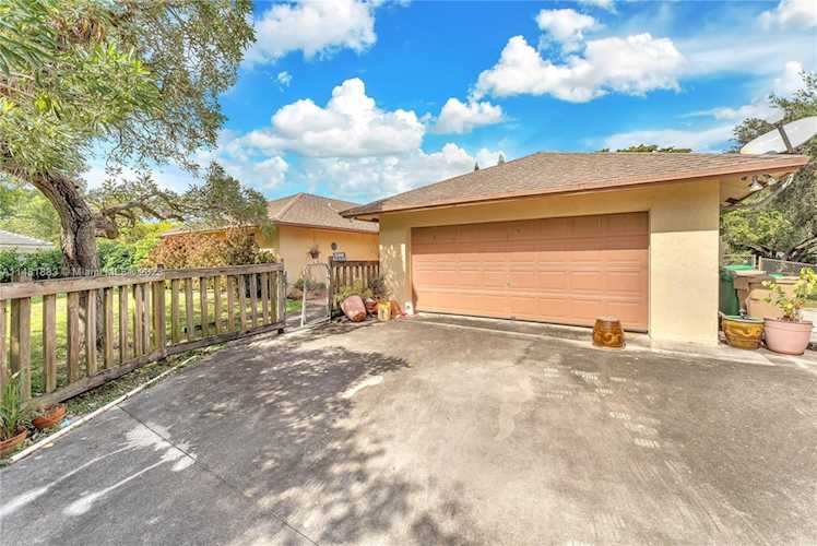 14621 SW 23rd St Davie, FL 33325