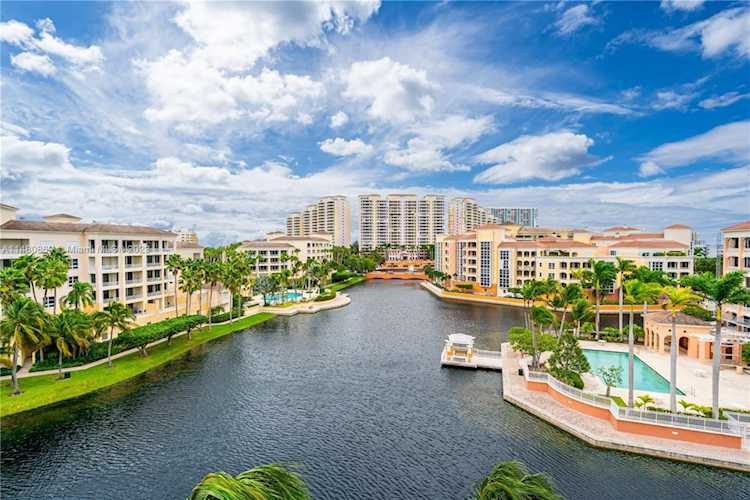 725 Crandon Blvd #PH4 Key Biscayne, FL 33149