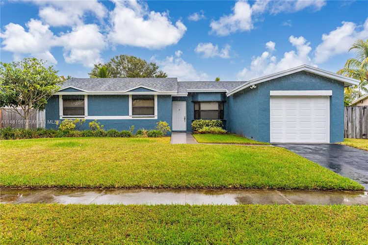 568 SW 169th Ter Weston, FL 33326