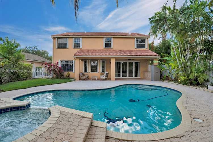 362 Lake Crest Ct Weston, FL 33326
