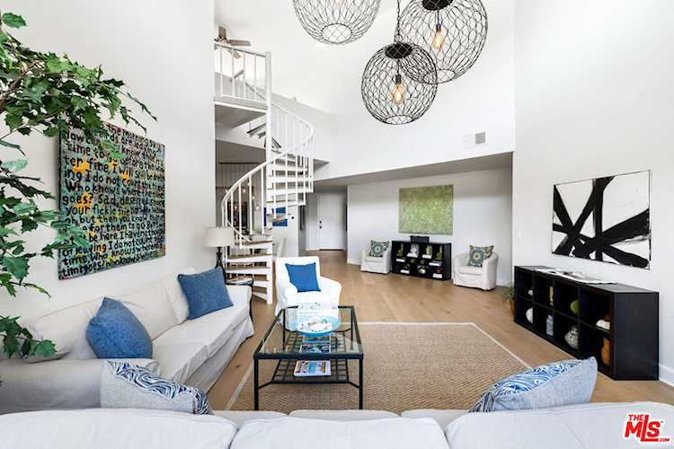 11628 Montana Ave #302 Los Angeles, CA 90049