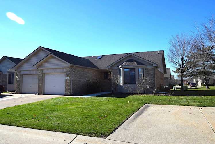 57211 White Oaks Dr Washington Twp, MI 48094