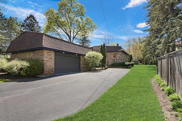 337 W Austin Ave Libertyville, IL 60048
