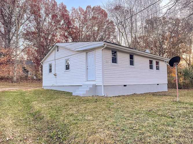207 Marshall St Brookneal, VA 24528
