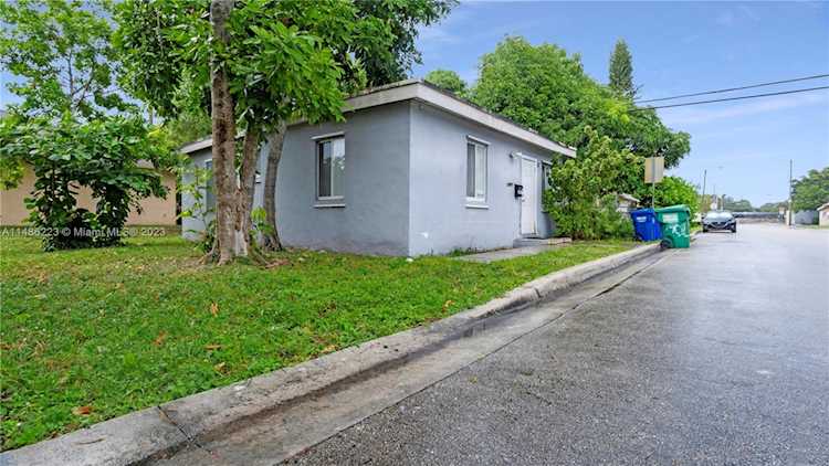 2901 NW 9th Ct Fort Lauderdale, FL 33311