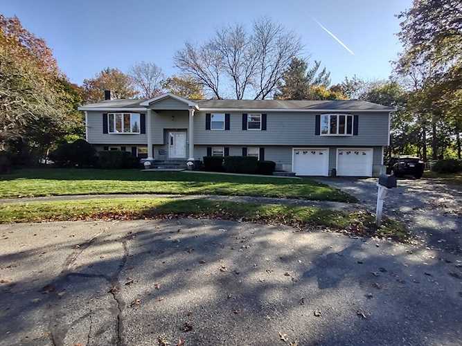 20 Hodson Ln Reading, MA 01867