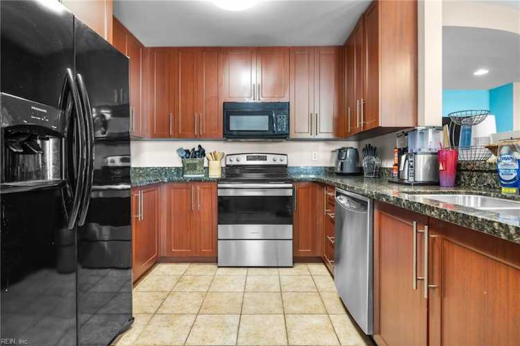 3738 Sandpiper Rd #114B Virginia Beach, VA 23456
