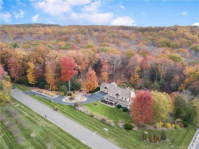 25 Sheffield Ln Avon, CT 06001
