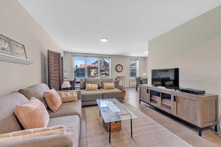 601 Kappock St #3N Bronx, NY 10463