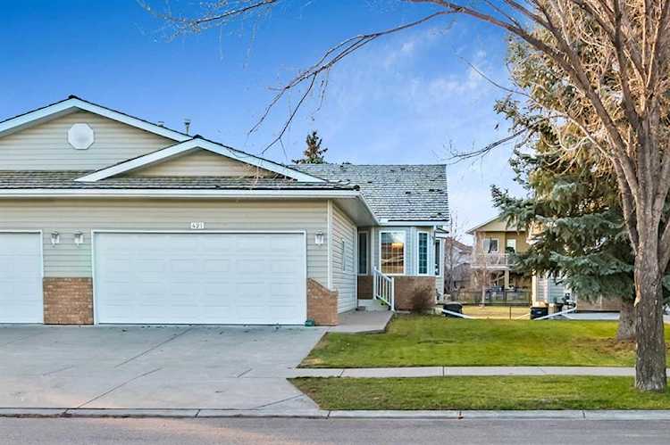 421 Riverside Dr NW High River, AB T1V 1T5