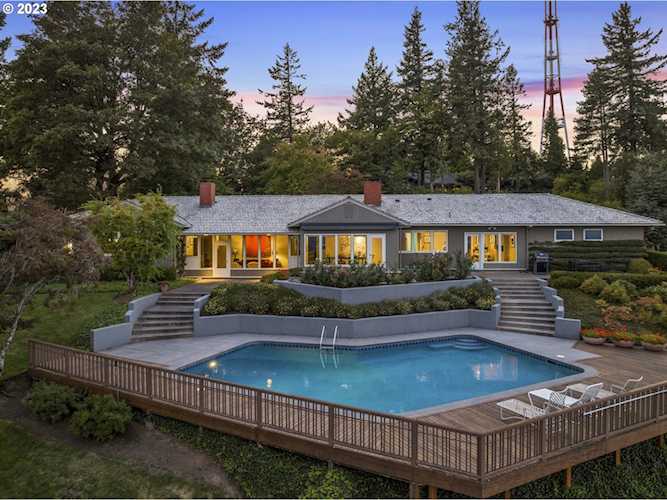 3118 SW Fairmount BLVD Portland, OR 97239
