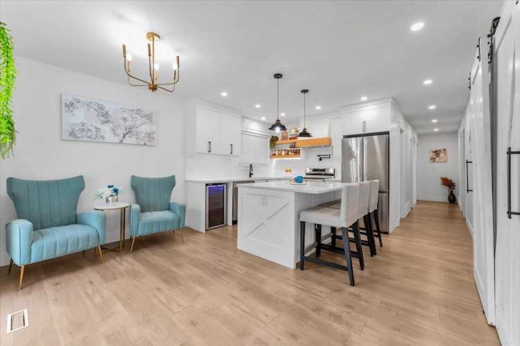 1407 Stevens Street White Rock, BC V4B 4Y2
