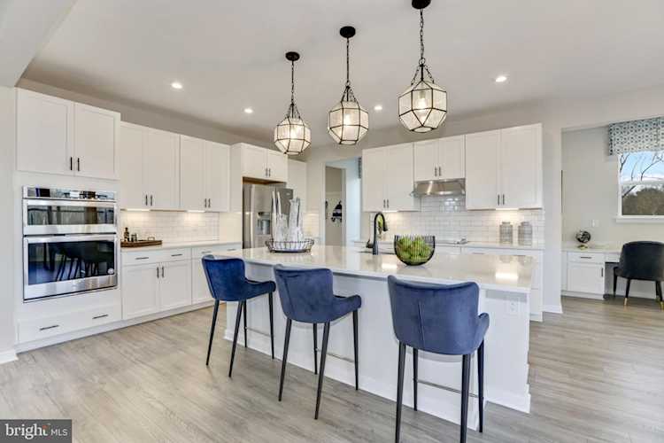 3885 Hillview Ct Alexandria, VA 22310