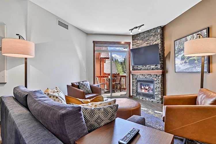 30 Lincoln Park #421 Canmore, AB T1W3E9