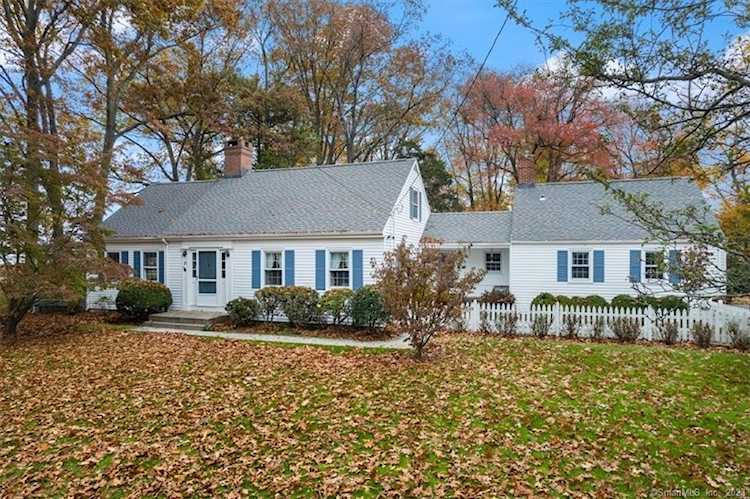 31 Pawson Rd Branford, CT 06405