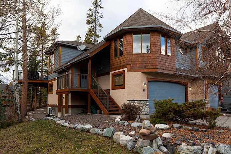 141 Wapiti Close Canmore, AB T1W 3B2