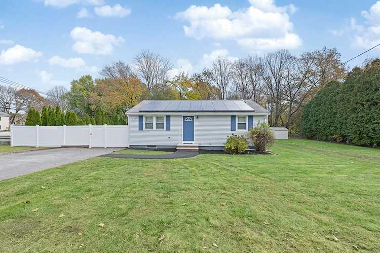 2 Theresa Rd Woburn, MA 01801